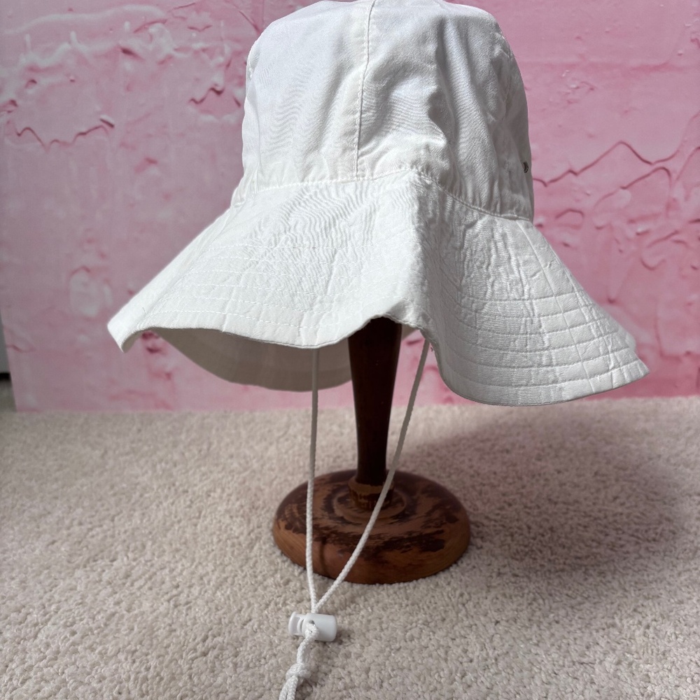 Vintage Orvis white bucket hat with adjustable toggle tie